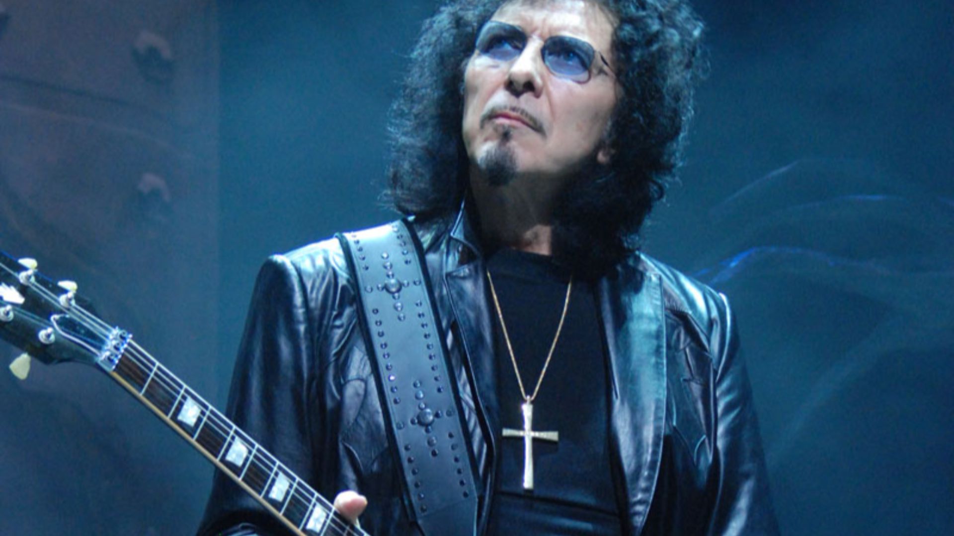 File:Tony-Iommi 2009-06-11 Chicago photoby Adam-Bielawski.jpg