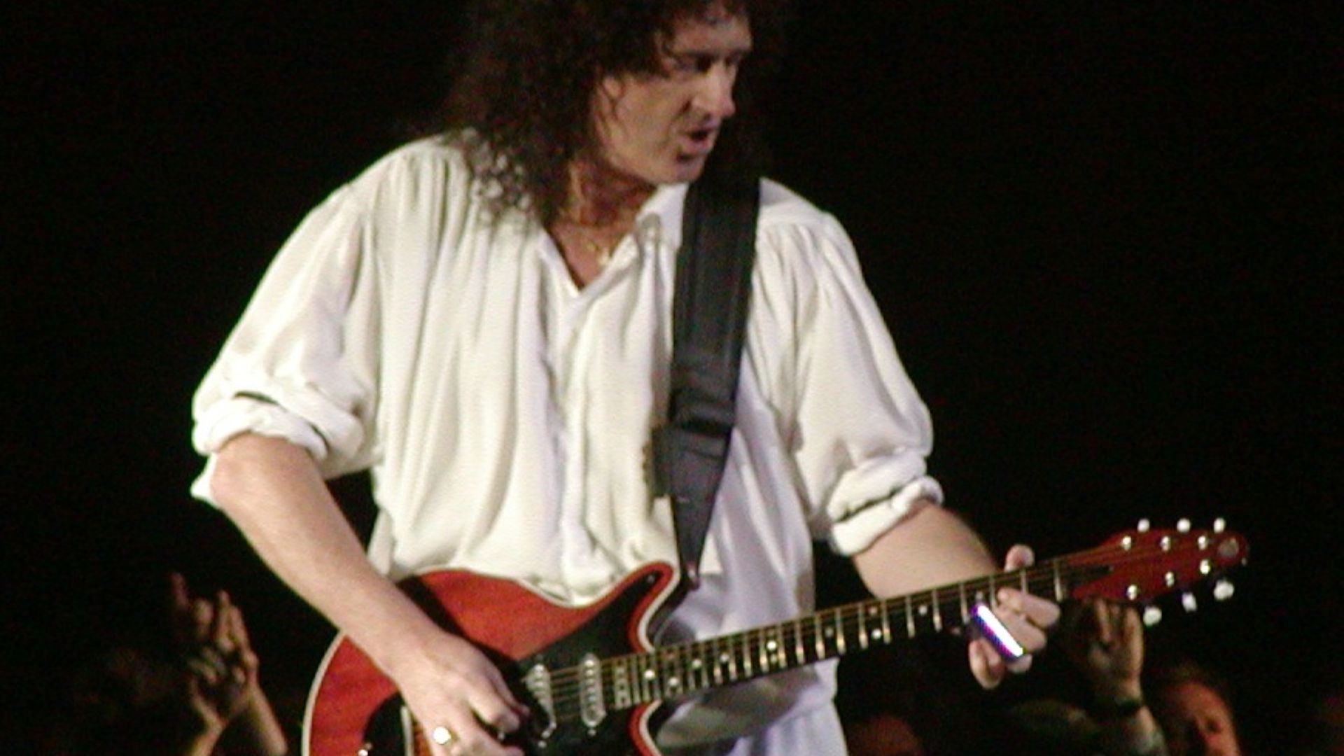 File:Queen 2005 1010016.JPG