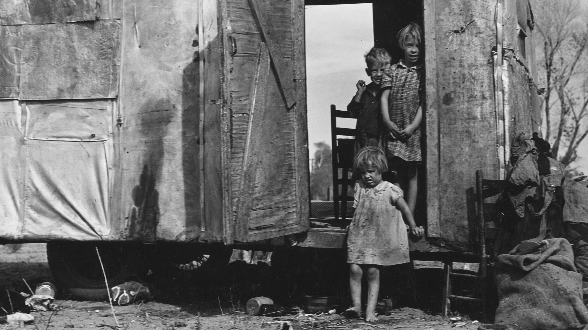 File:On Arizona Highway 87, south of Chandler. Maricopa County, Arizona. Children in a democracy. A migra . . . - NARA - 522528.jpg
