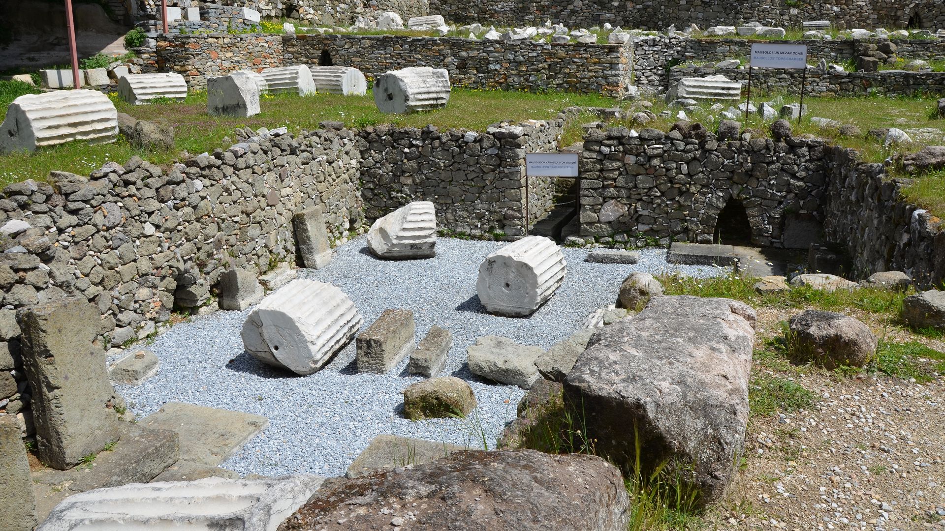File:The ruins of the Mausoleum of Halicarnassus, constructed for King Mausolus during the mid-4th century BC at Halicarnassus in Caria, Bodrum, Turkey (16863039034).jpg