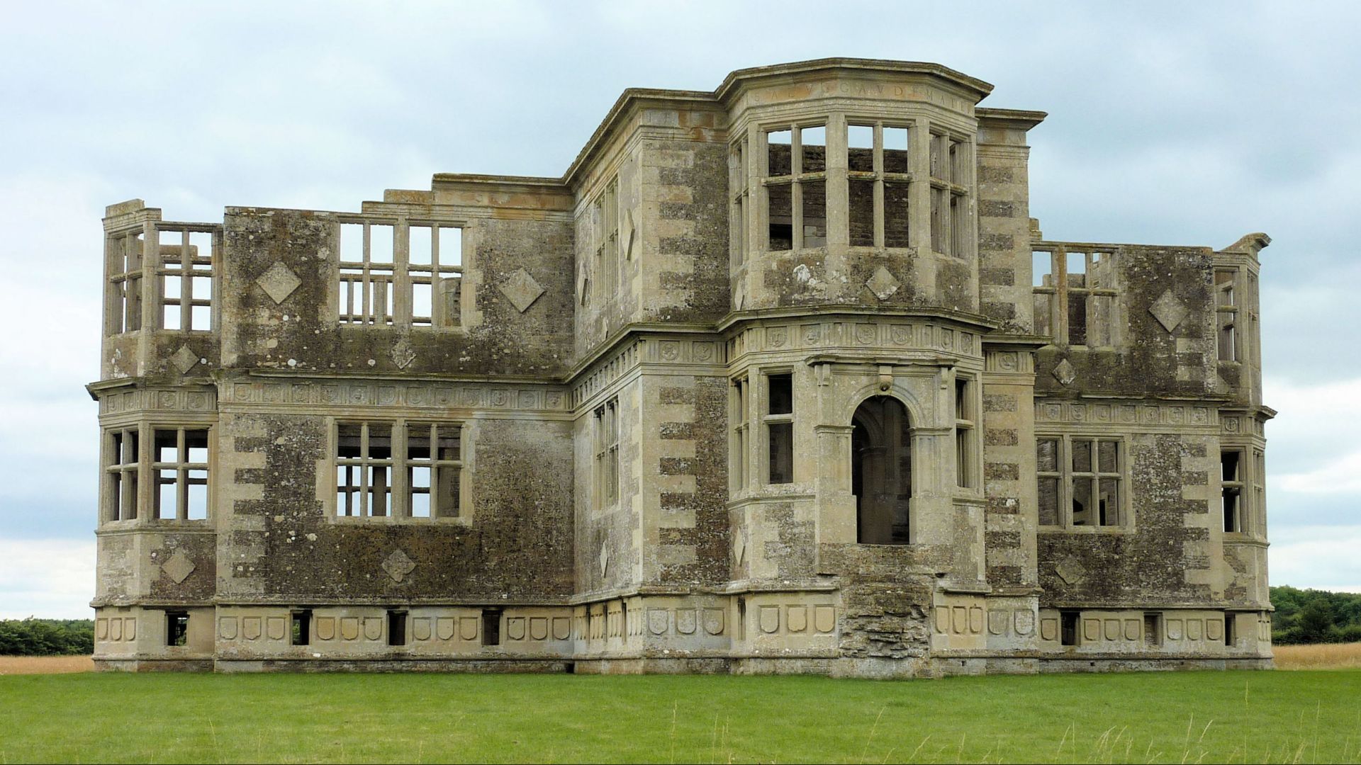 File:Lyveden New Bield July 2016.jpg