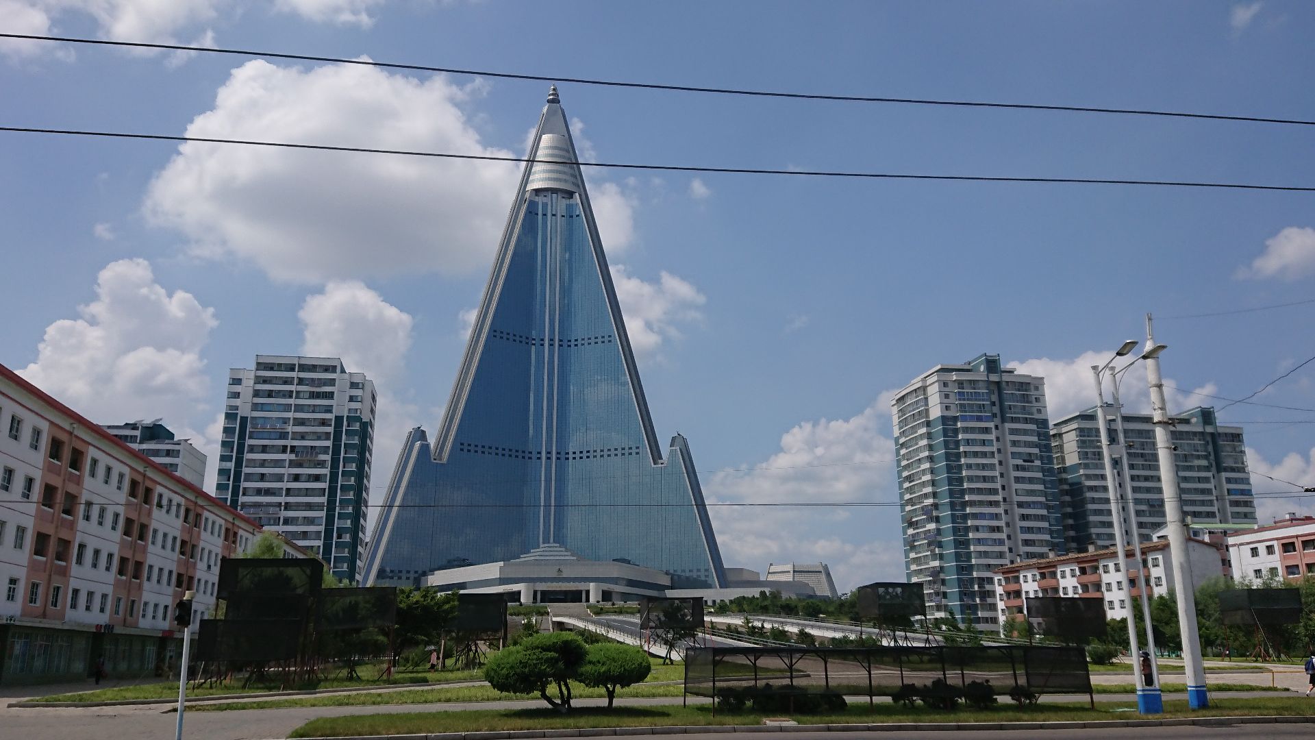 File:Ryugyong Hotel - 04.jpg