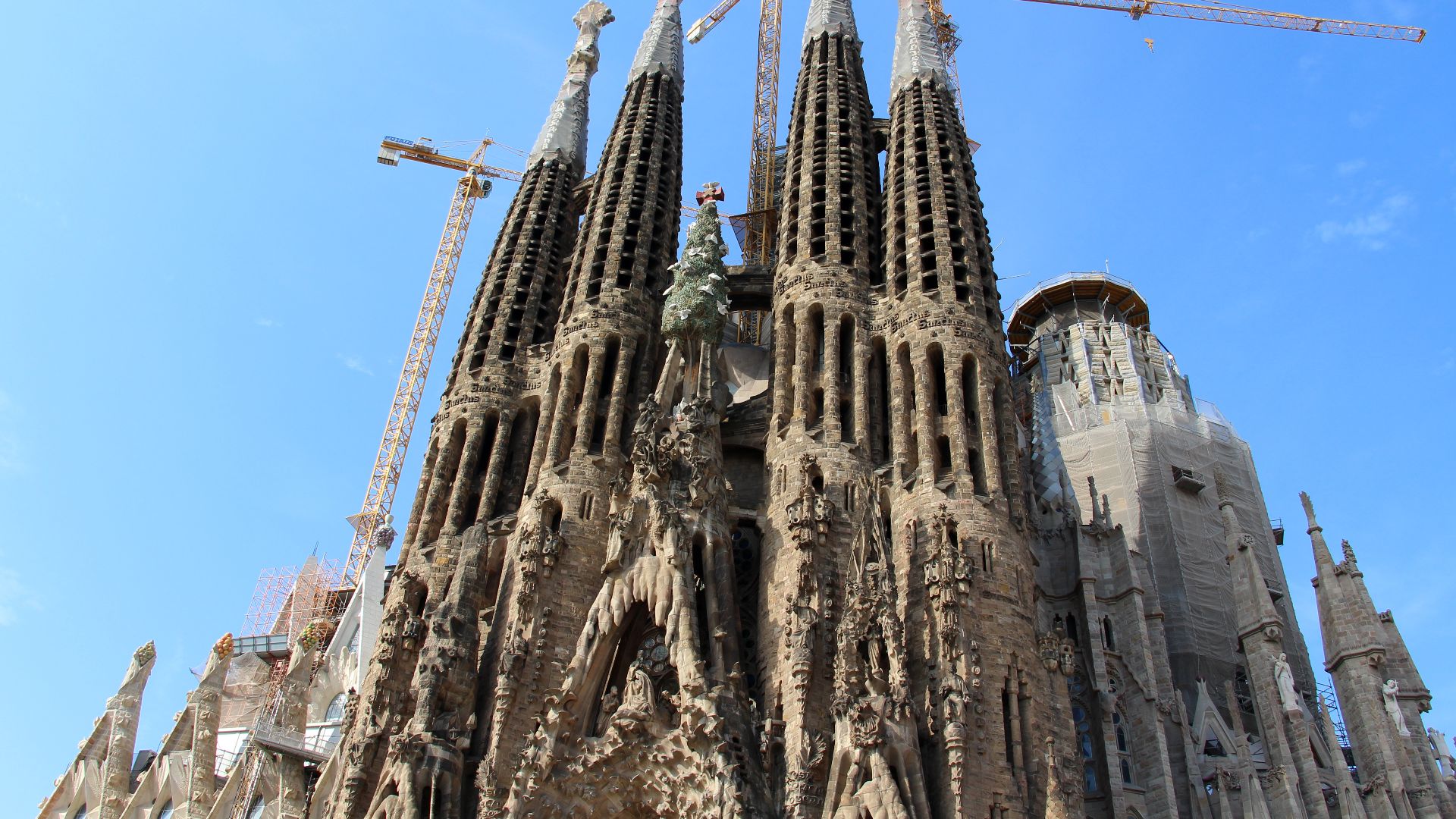 File:Barcelona - Temple Expiatori de la Sagrada Família (2).jpg