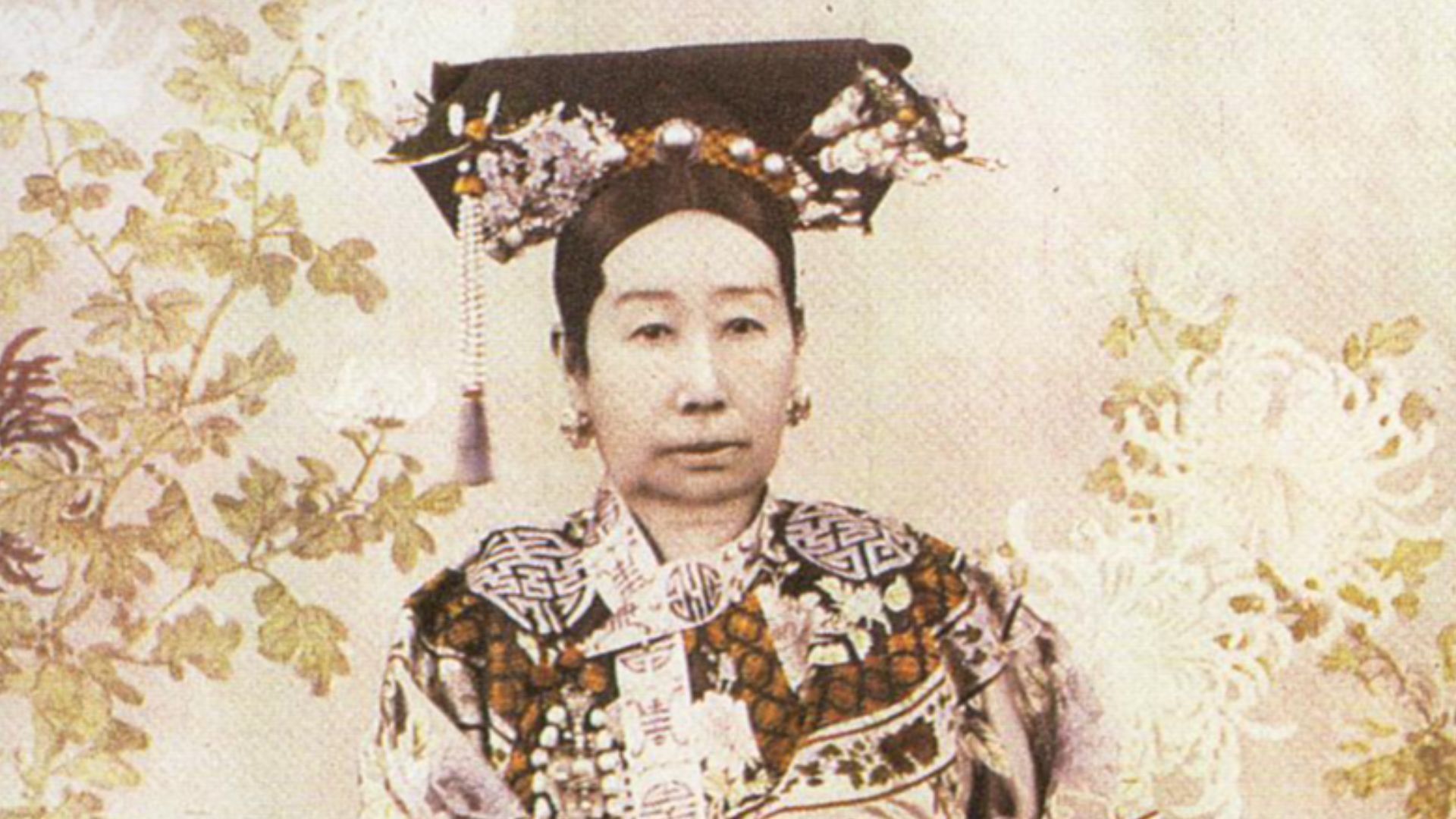File:Empress Dowager Cixi (c. 1890, small version) - 02.jpg