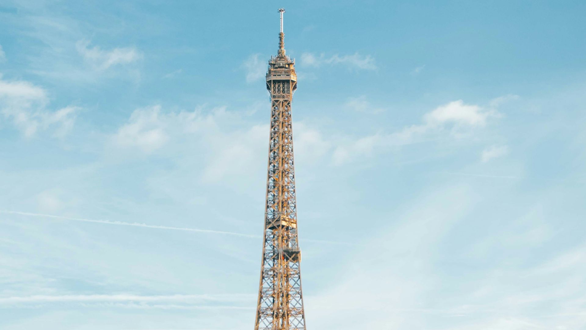 Eiffel tower during daytime