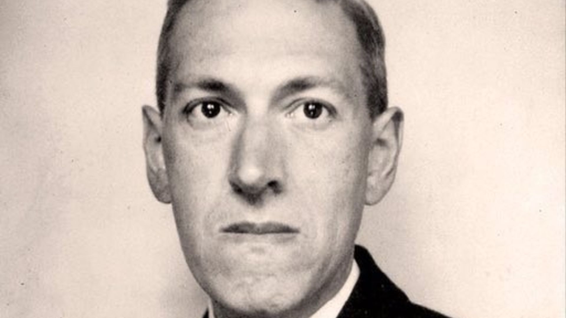 File:H. P. Lovecraft, June 1934.jpg