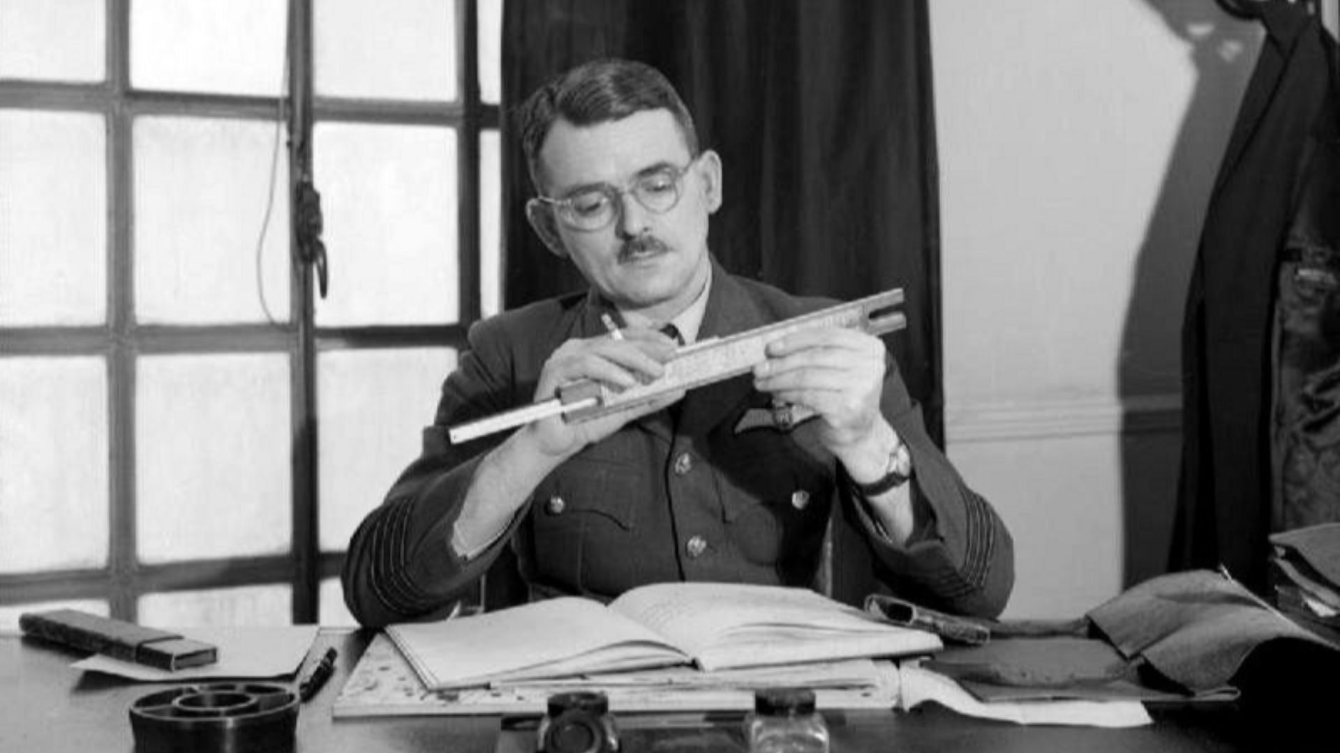 File:Frank Whittle CH 011867.jpg