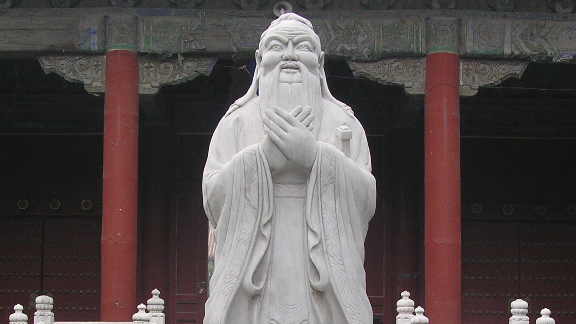File:Confucius Statue at the Confucius Temple.jpg