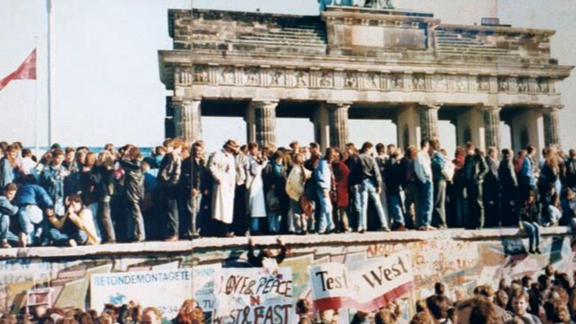 File:West and East Germans at the Brandenburg Gate in 1989.jpg