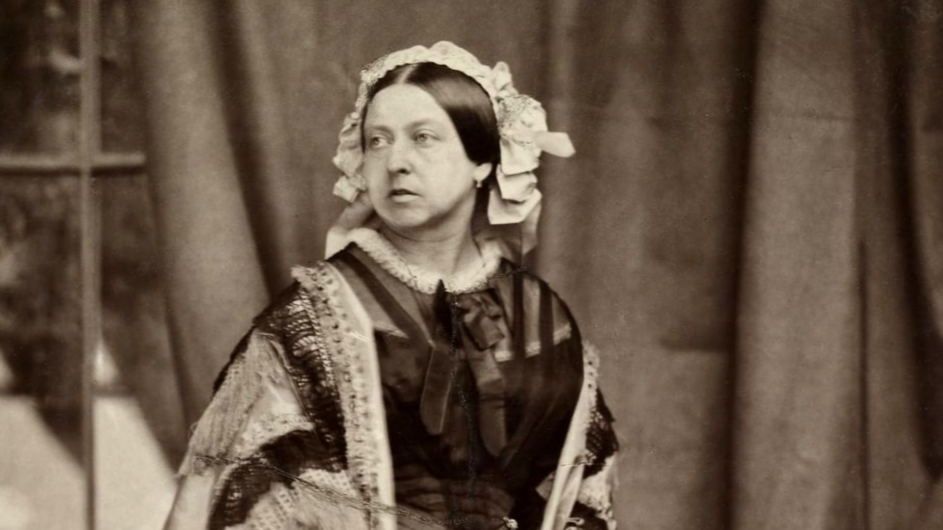 File:Queen Victoria by JJE Mayall, 1860.png