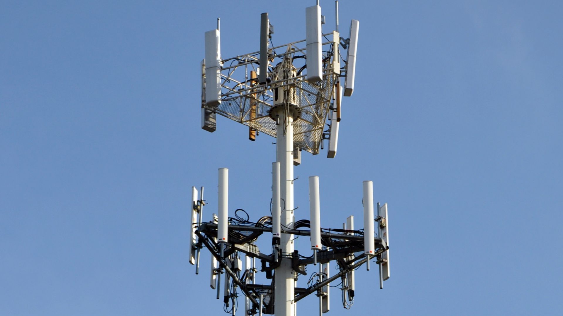 File:Cell Phone Tower.jpg