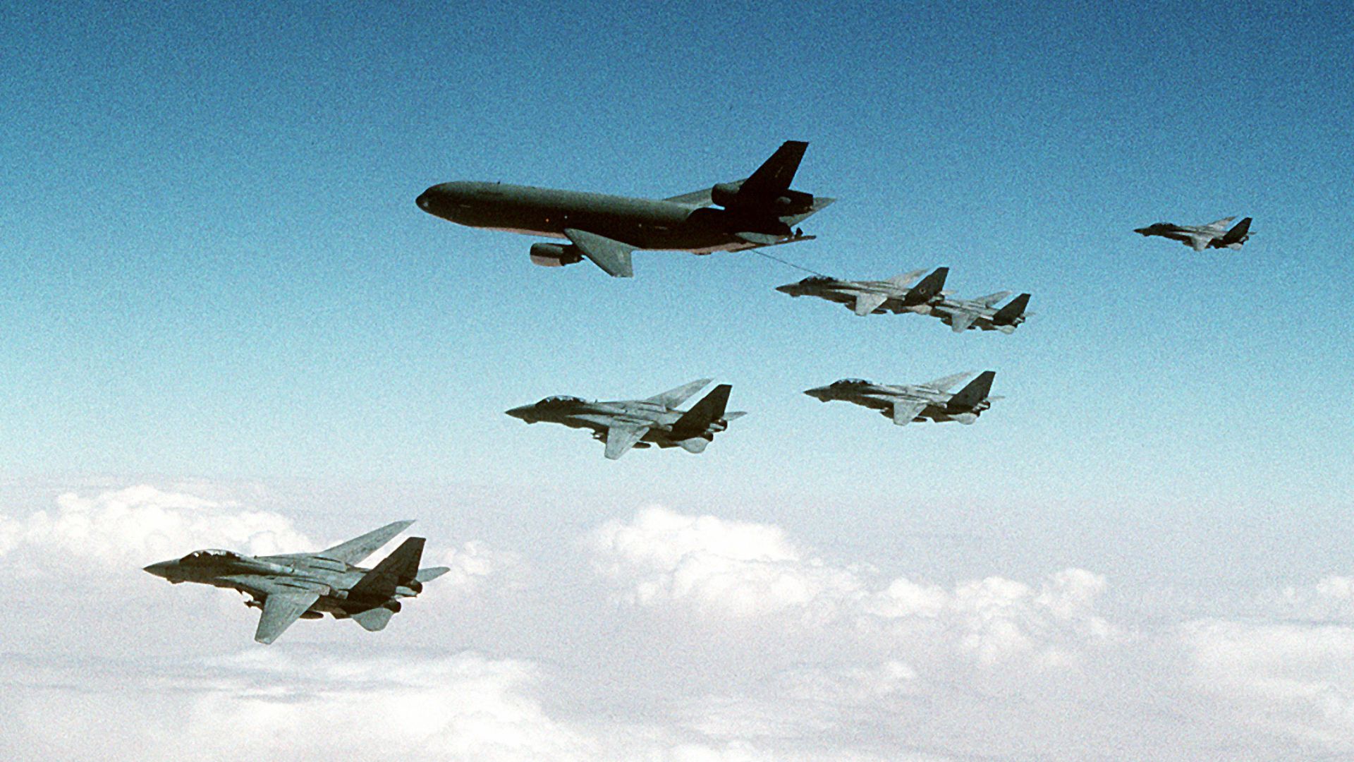 File:Tomcats DS tanking DN-ST-91-07919.jpg