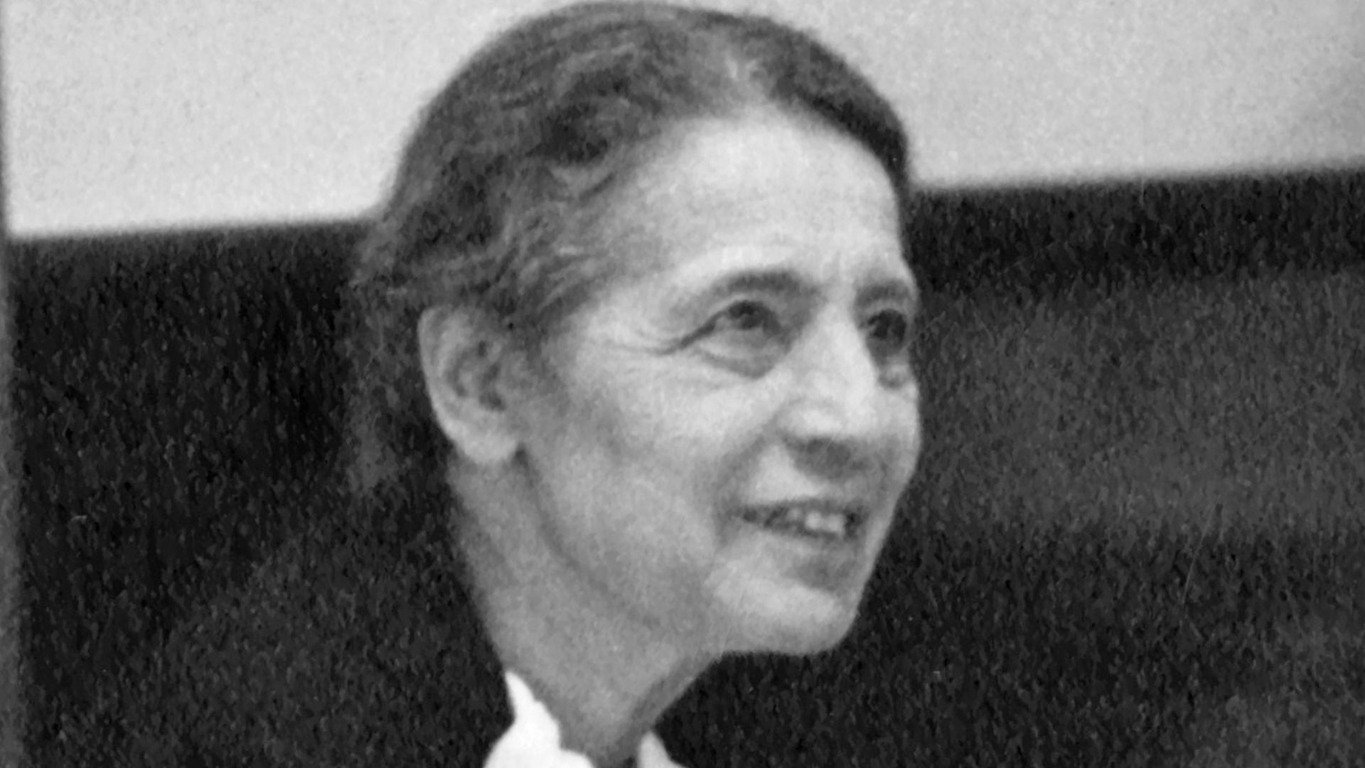 File:Lise Meitner (1878-1968), lecturing at Catholic University, Washington, D.C., 1946.jpg