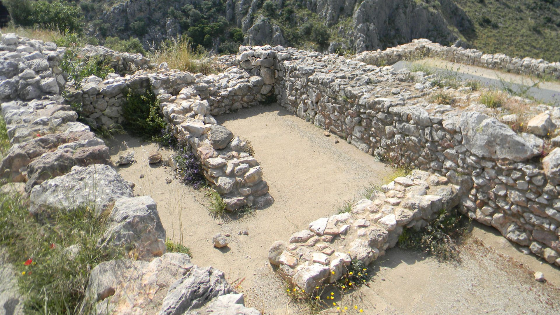 File:Mycenaean Ruins 1227.jpg