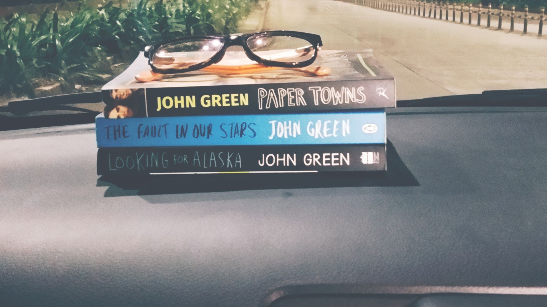 File:Looking for alaska in streets of goa.jpg