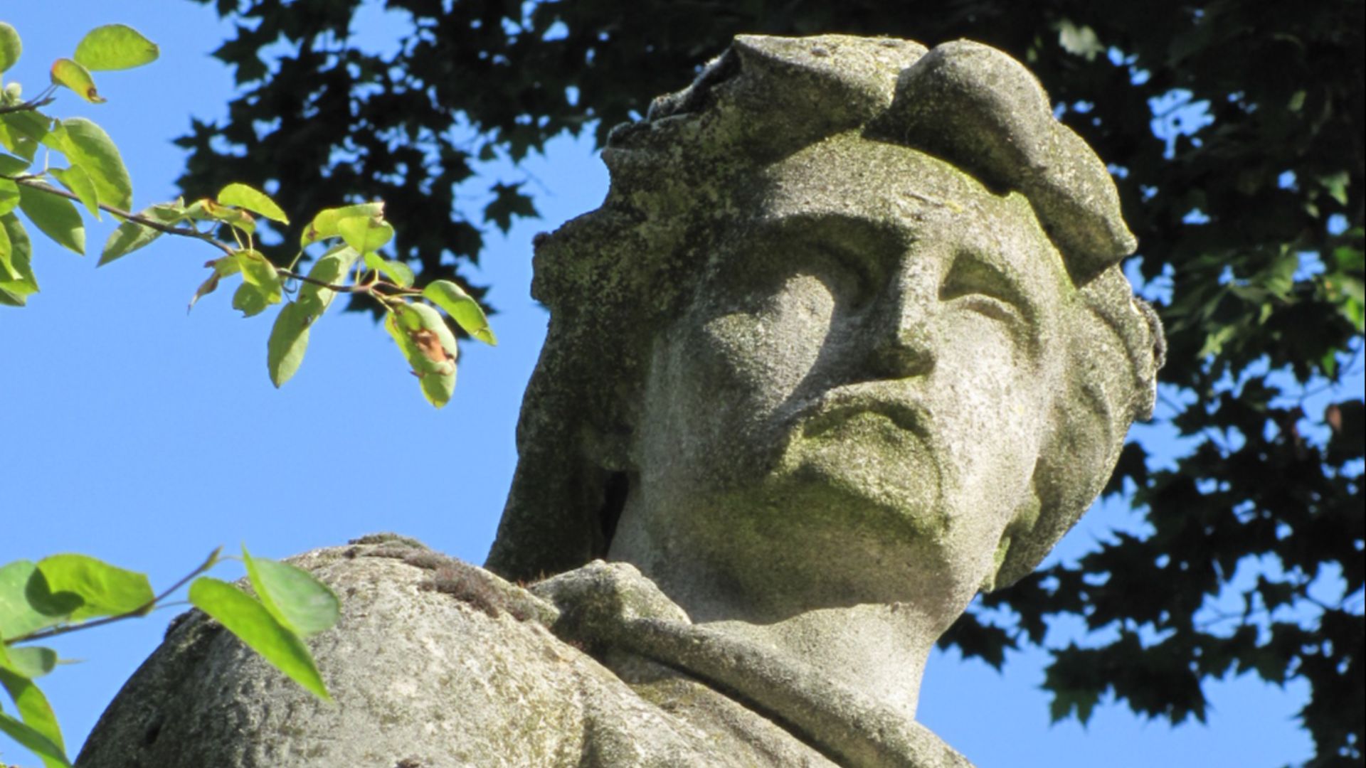 File:Rollo of Normandy statue Rouen f.jpg