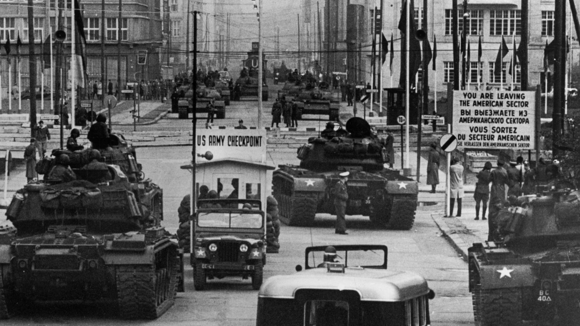 File:US Army tanks face off against Soviet tanks, Berlin 1961.jpg