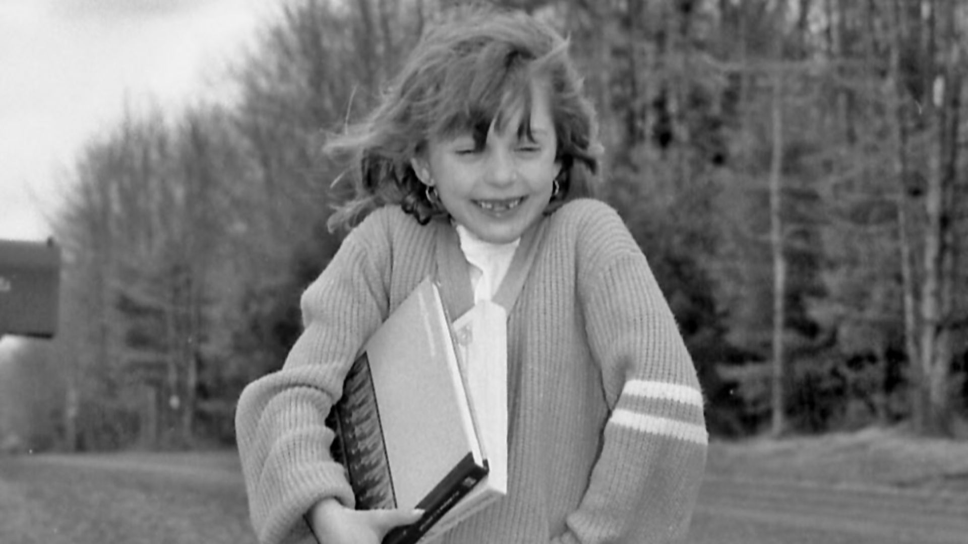 File:Girl wearing poodle skirt.jpg