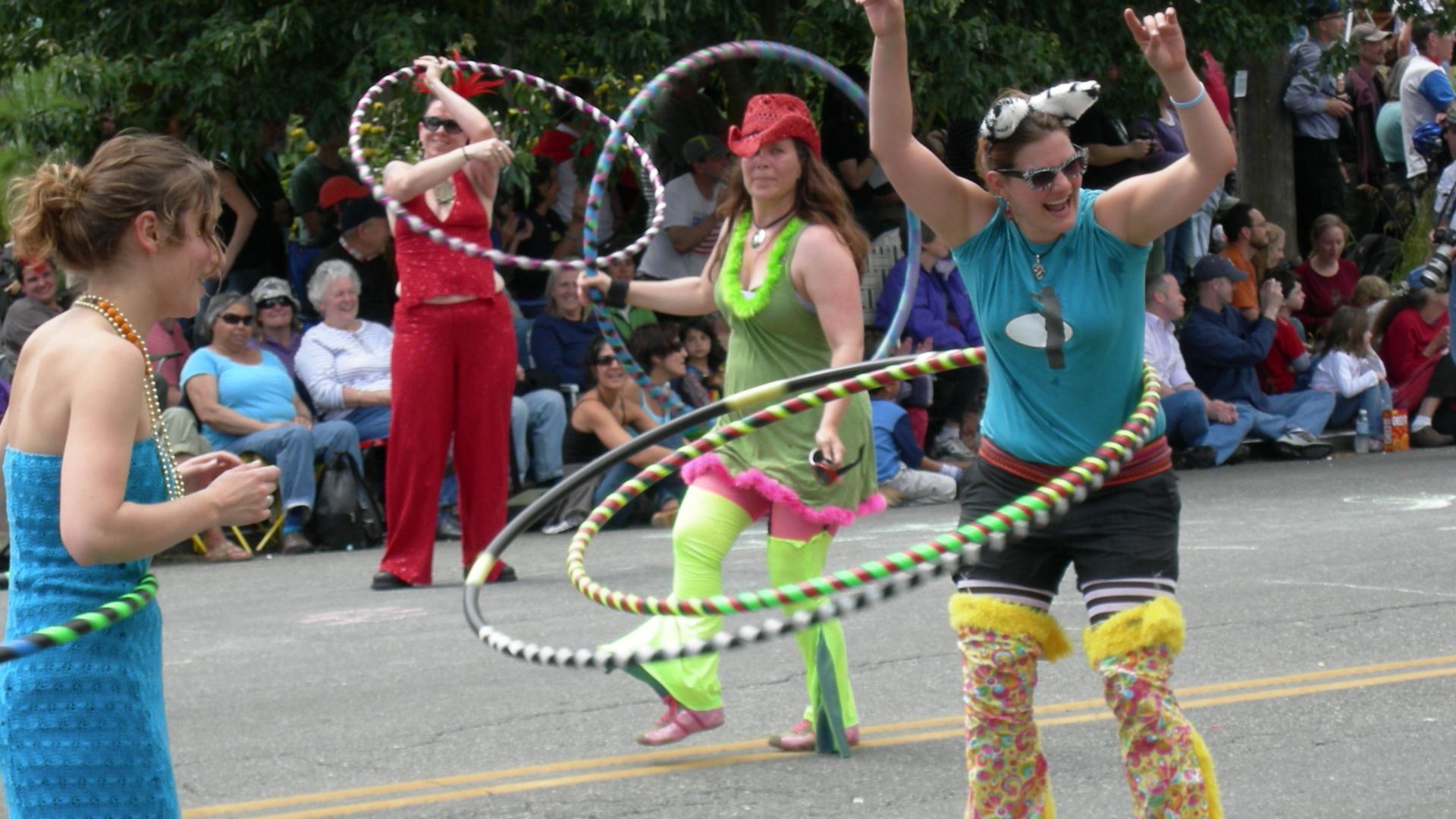 File:Fremont Solstice Parade 2007 - hula hoops 14-2.jpg