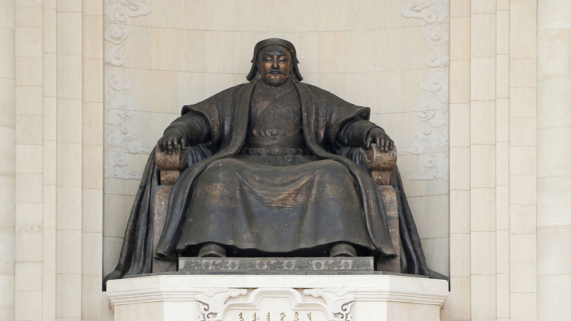 File:Monument to Genghis Khan.jpg
