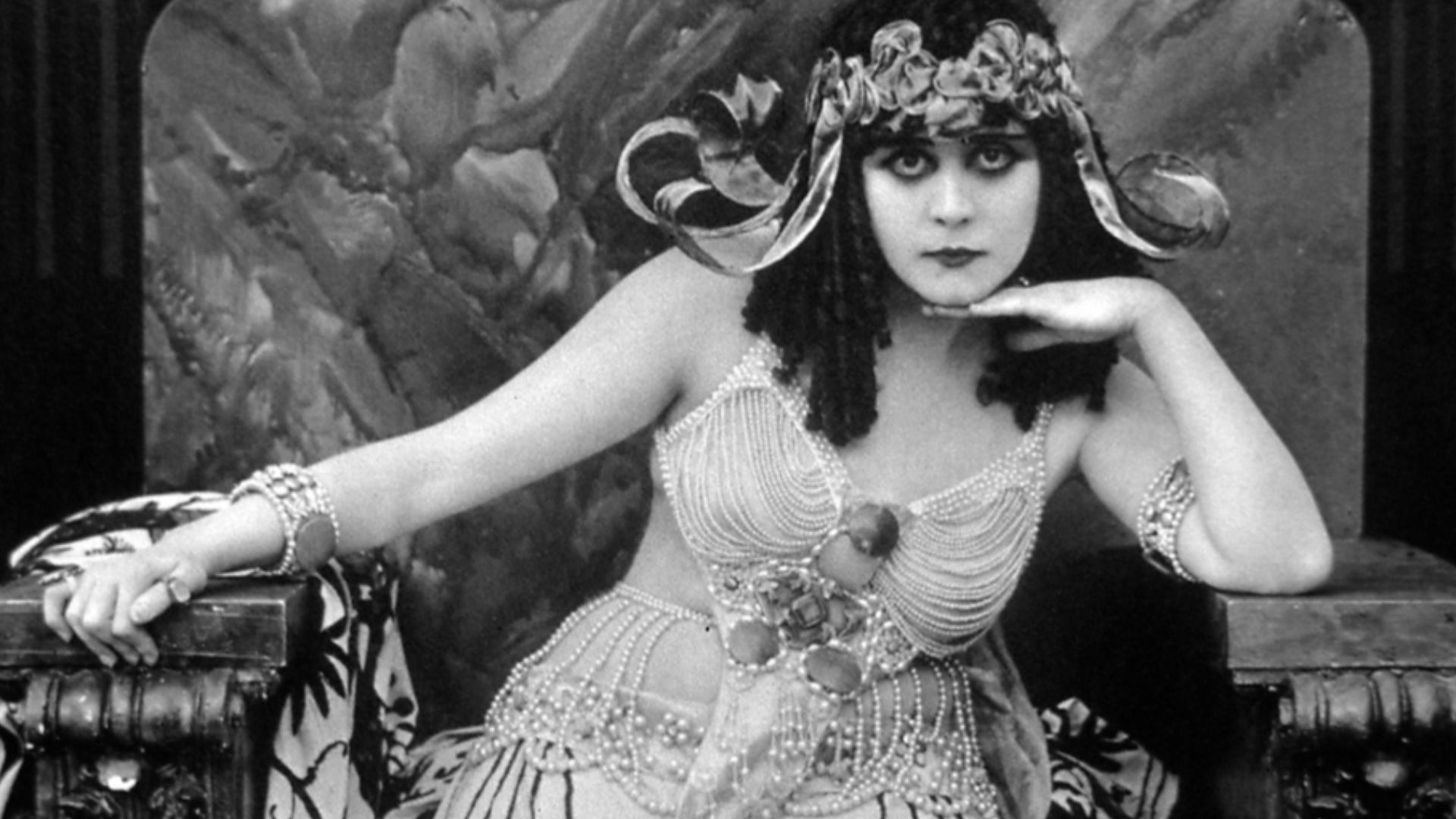 File:Theda-bara-cleopatra.jpg