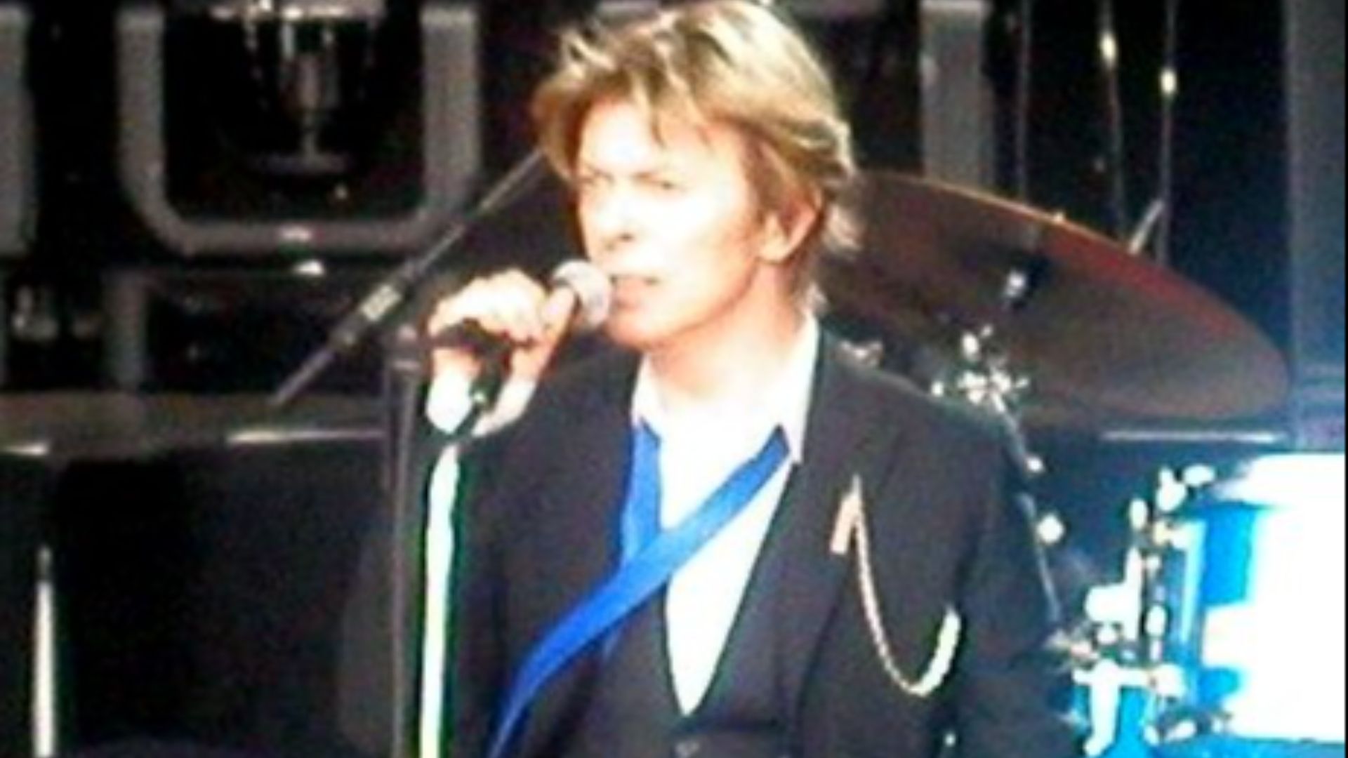 File:Heathen Tour Bowie.jpg