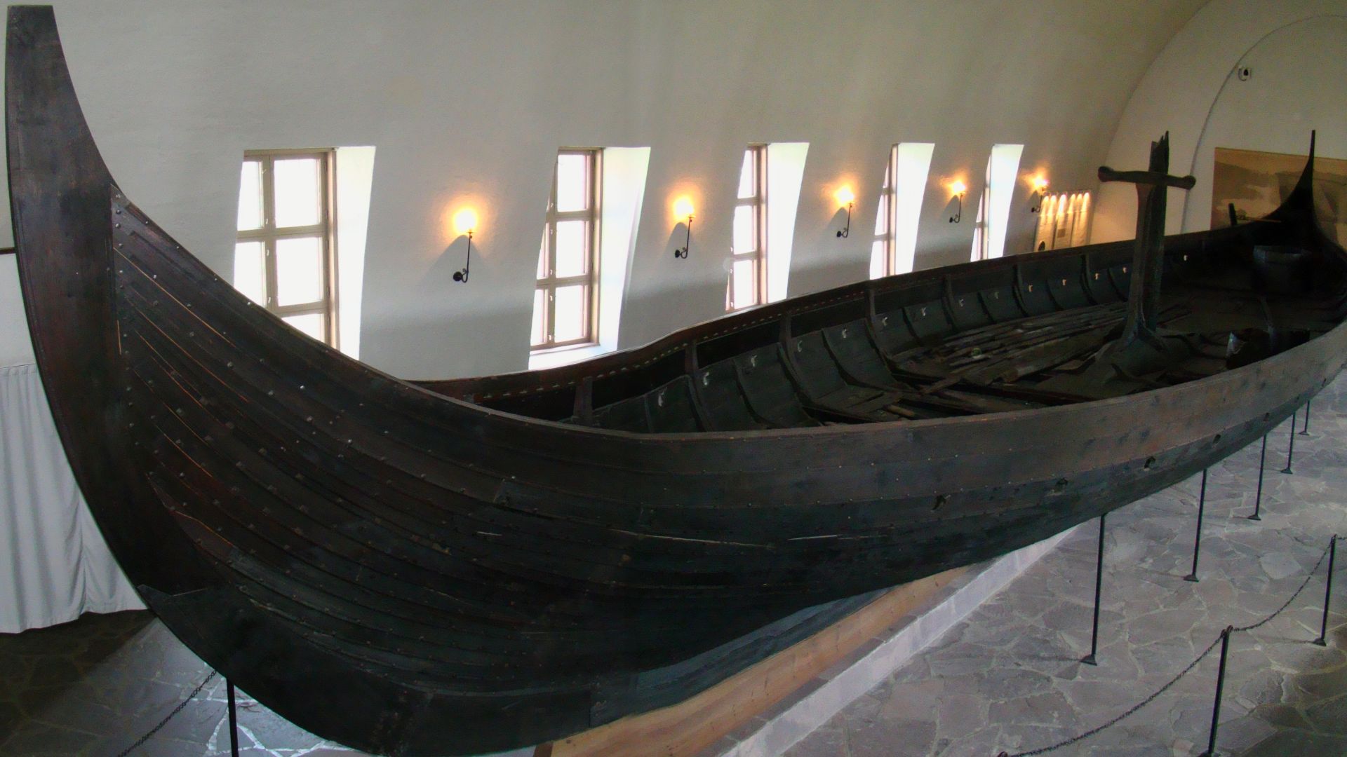 File:Gokstad Ship Side View.JPG