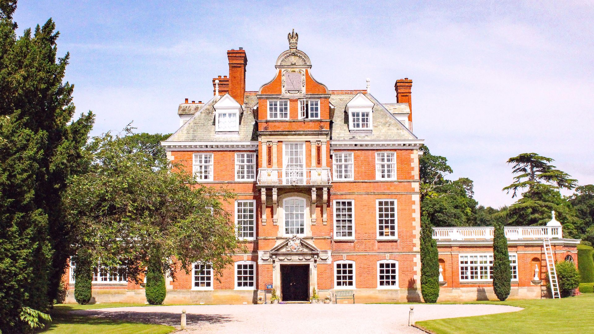Life Across The Pond: 20 Manor Houses In The UK - HistorySnob