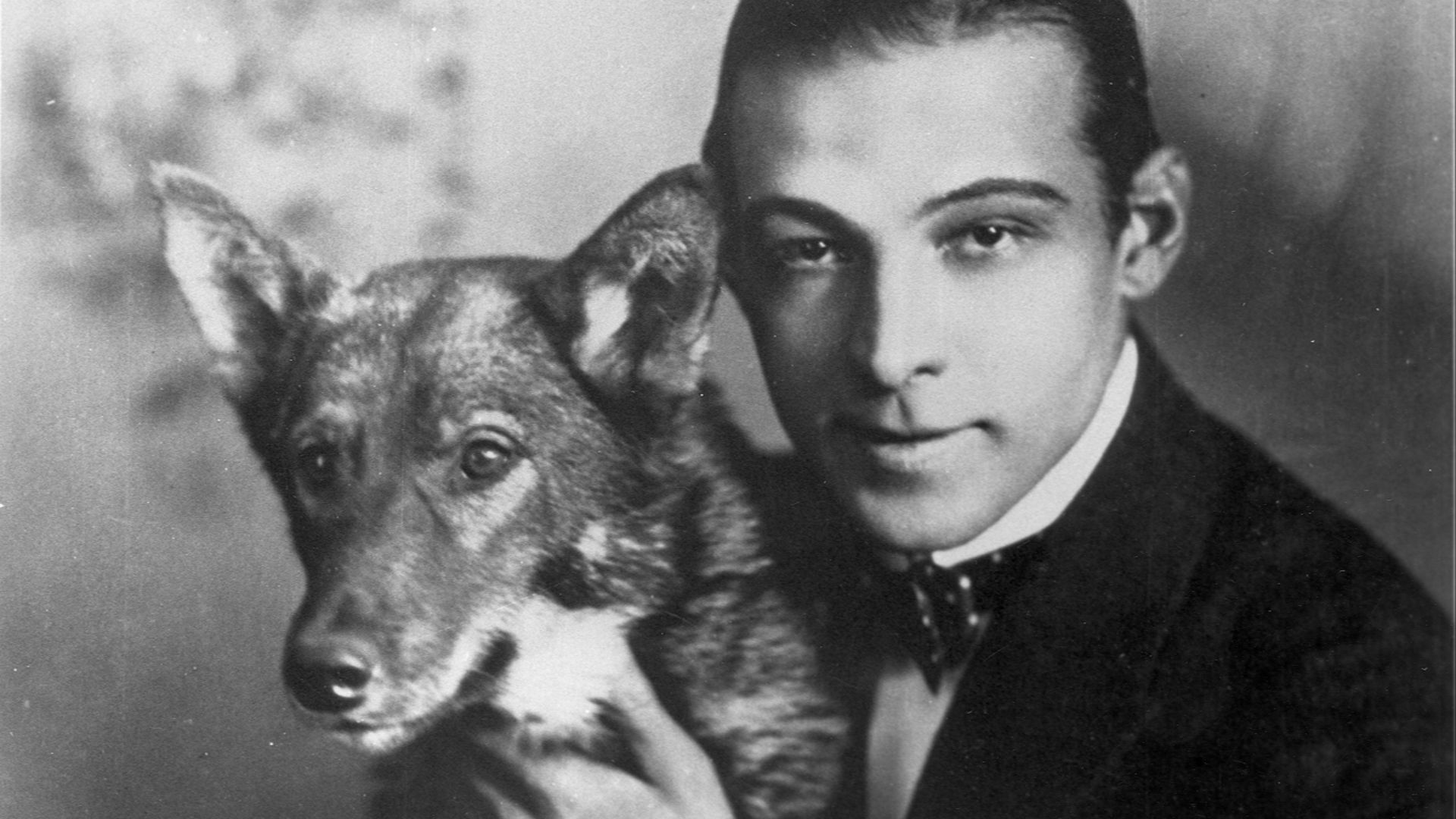 File:Rudolph Valentino and his dog.jpg