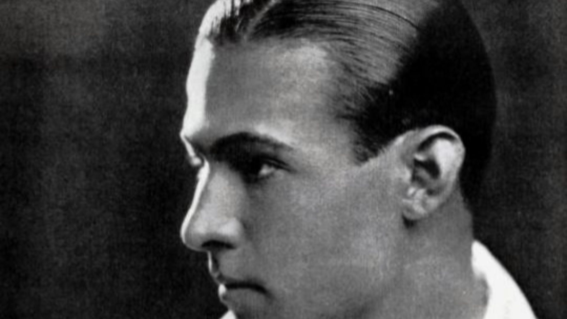 File:Rudolph Valentino - Feb 1924 UW.jpg