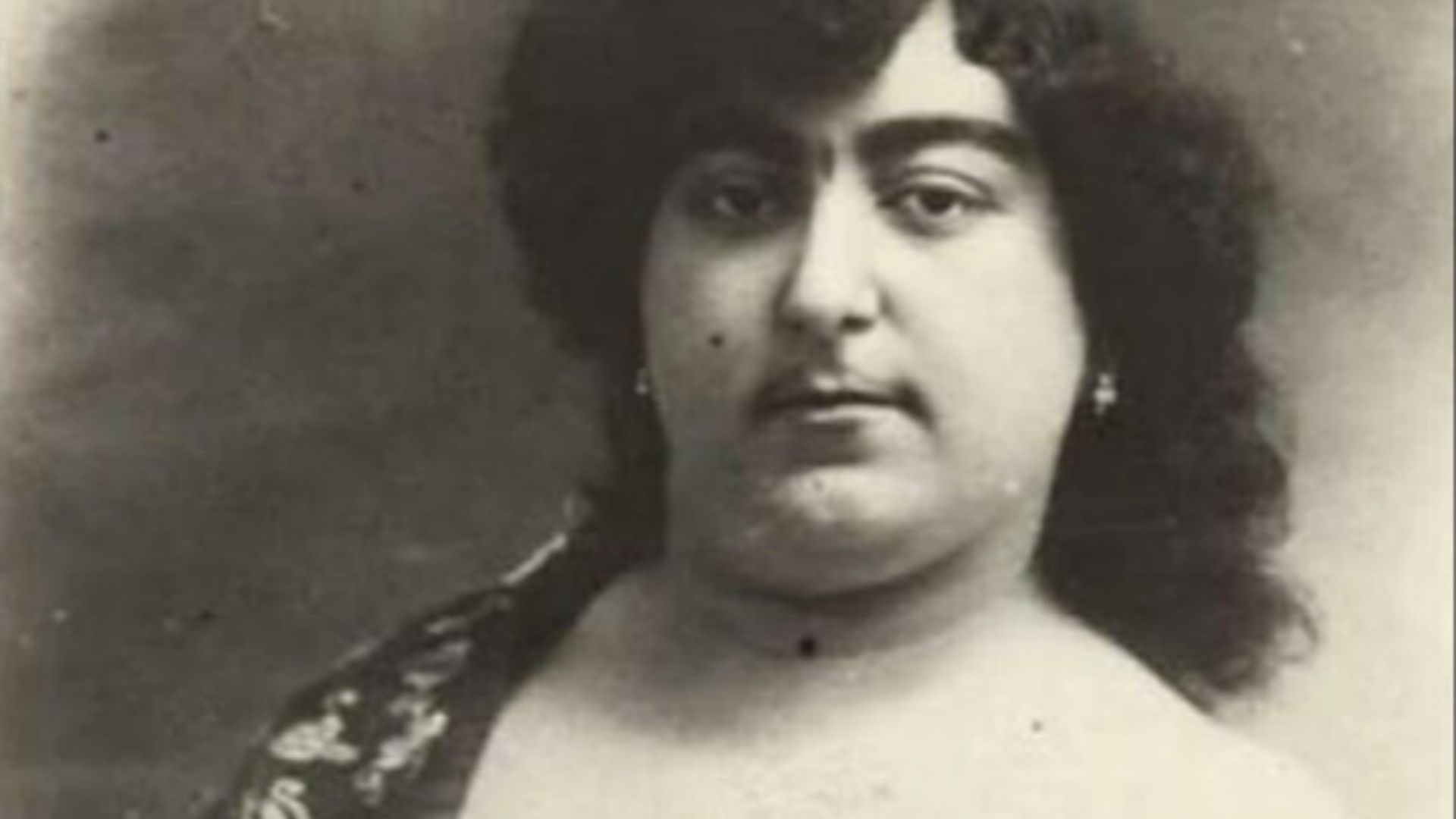 File:Tadj es-Saltaneh, Naser al-Din shah's daughter.jpg