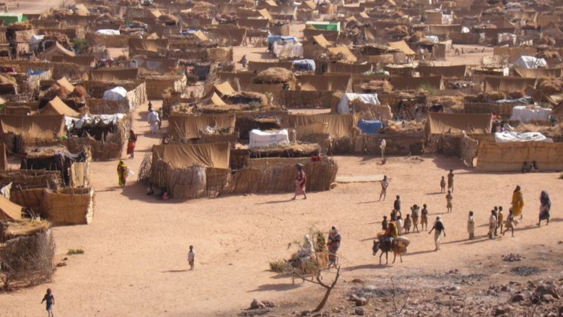 File:Refugee camp Chad.jpg