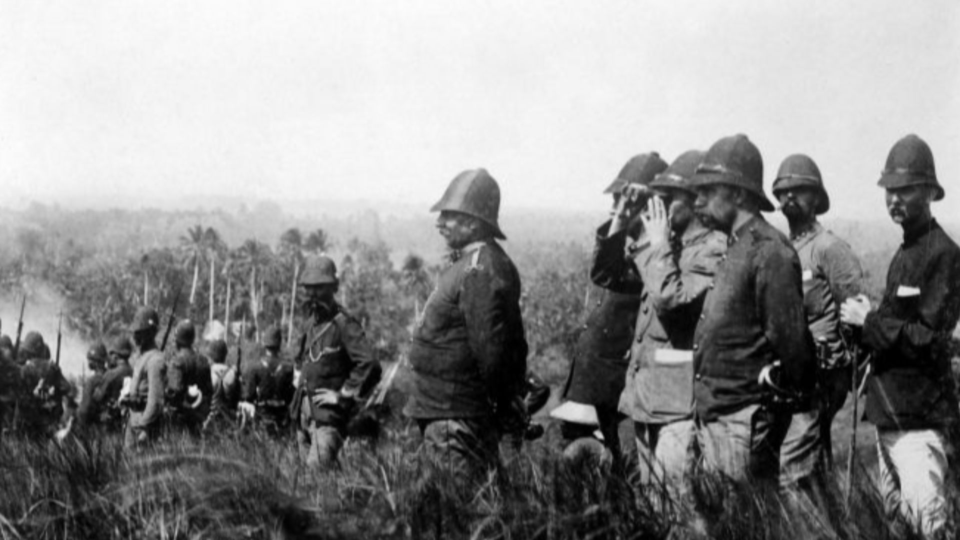 File:COLLECTIE TROPENMUSEUM Luitenant-generaal J.B. van Heutsz met zijn staf tijdens de aanval op Bateë-iliëk TMnr 10018875.jpg