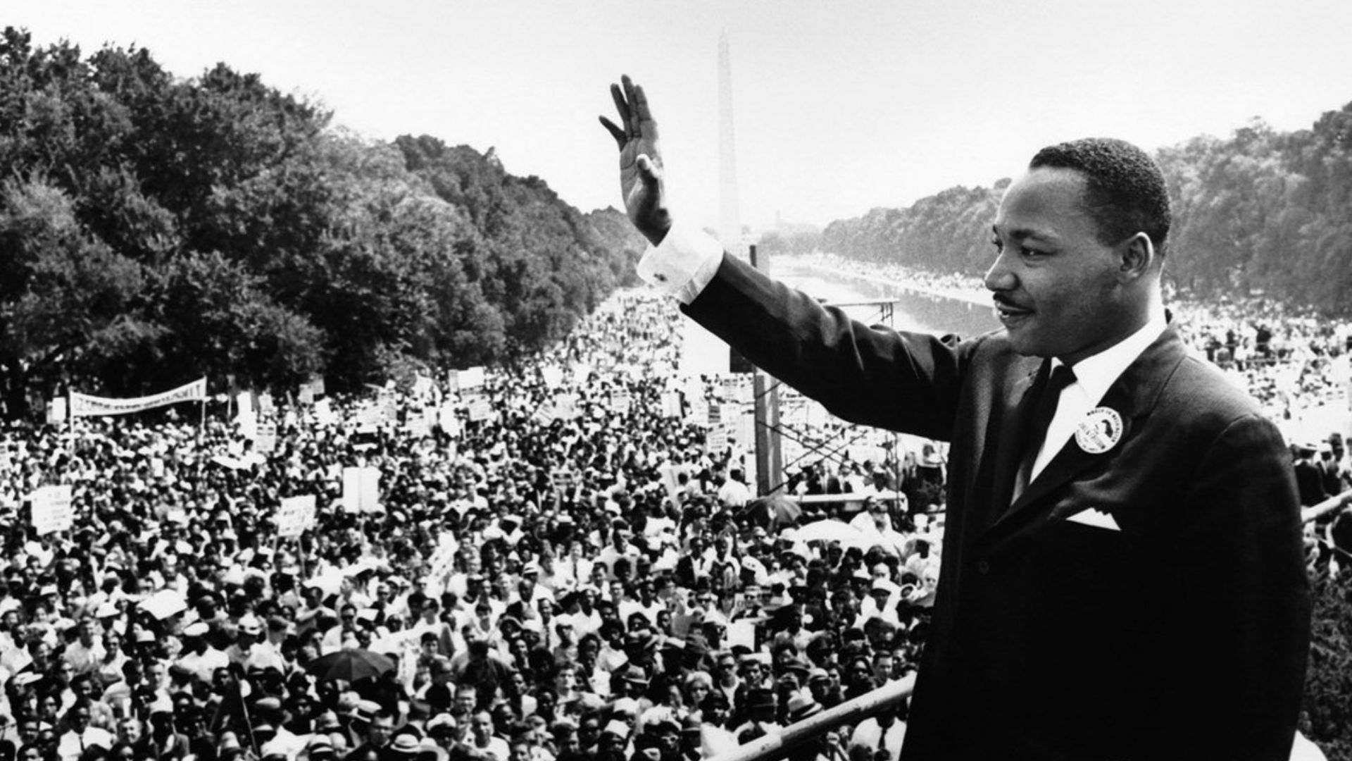 File:Martin Luther King Jr. addresses a crowd from the steps of the Lincoln Memorial, USMC-09611.jpg