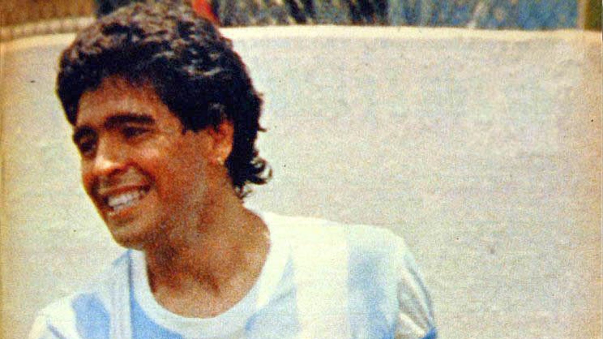 File:Maradona 1986 vs italy.jpg