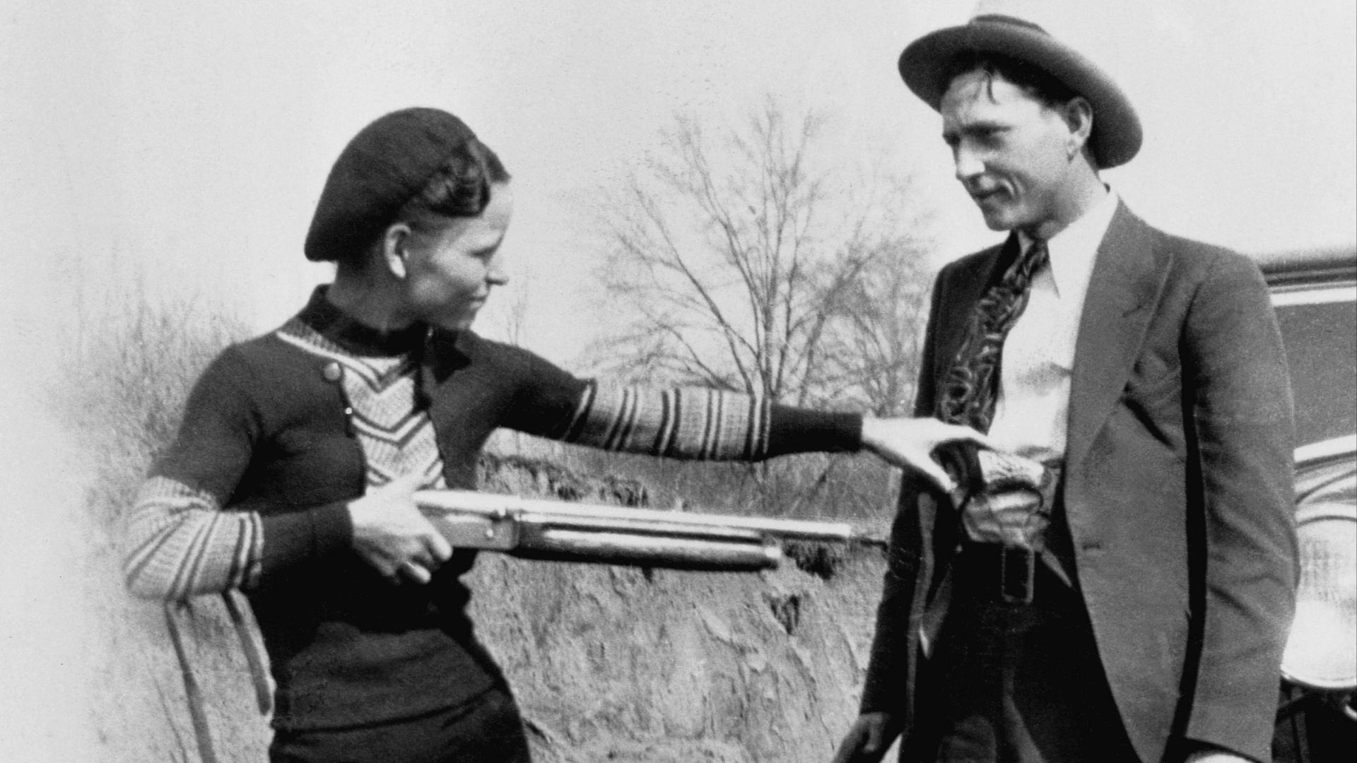 File:Bonnie and Clyde fooling around Getty 514872400.jpg