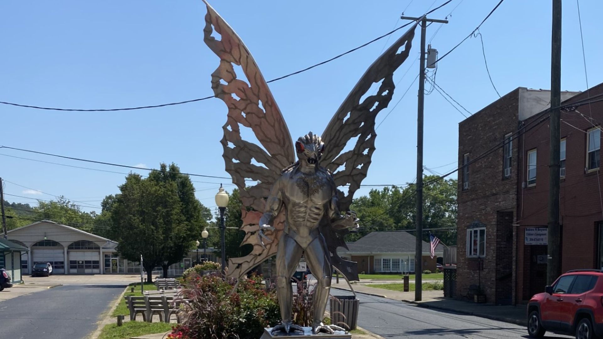File:Mothman Statue.jpg