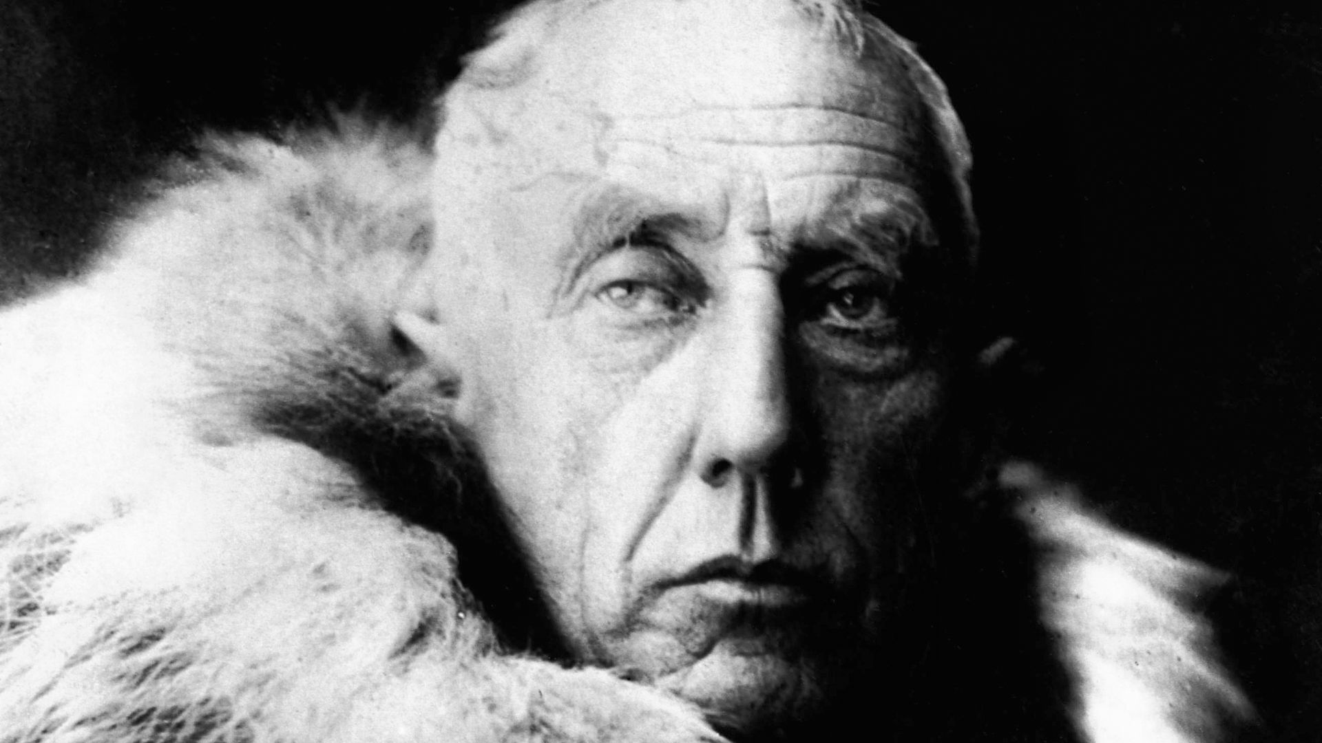 File:Amundsen in fur skins.jpg