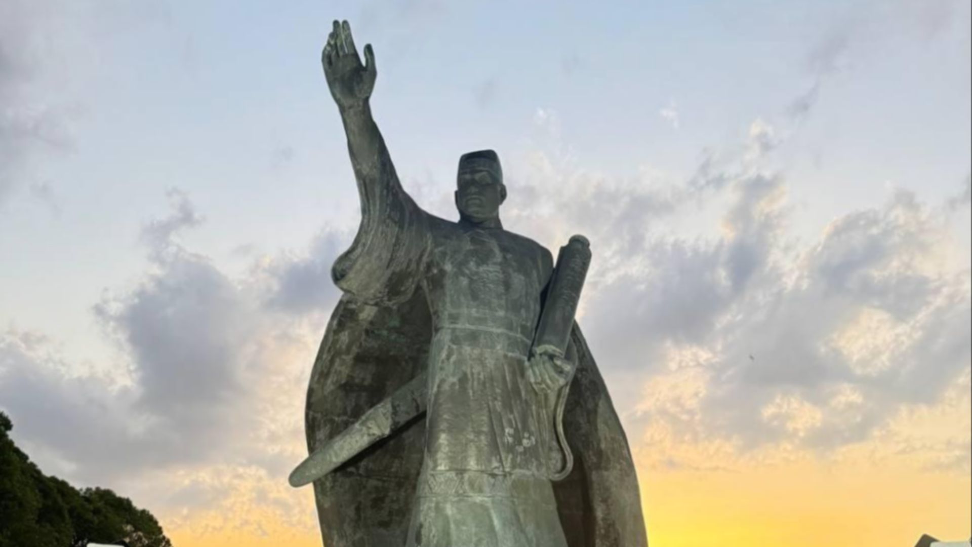 File:Patung Zheng He di Taman Persahabatan Kuching.png