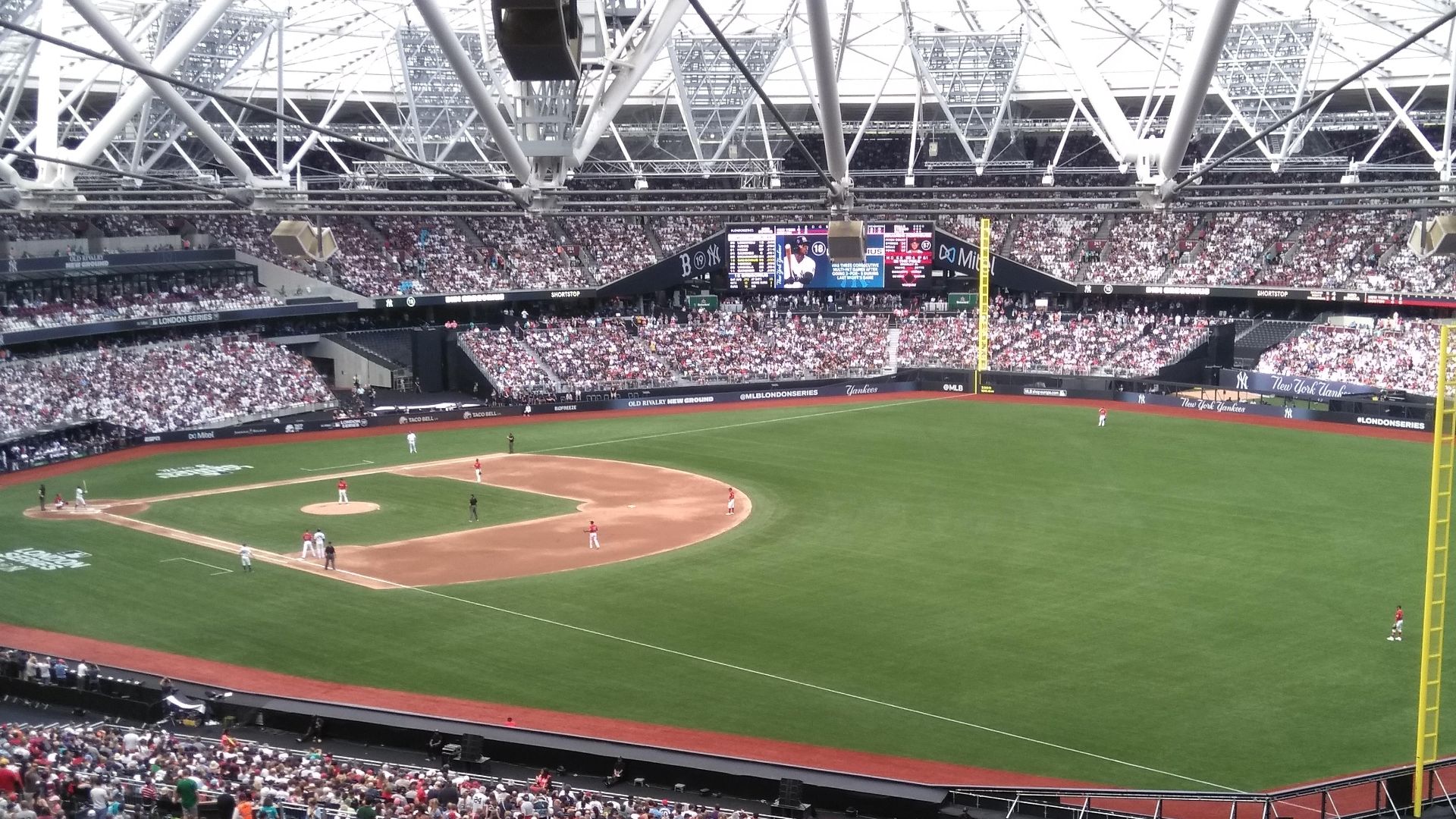 File:Boston Red Sox and New York Yankees in London.jpg
