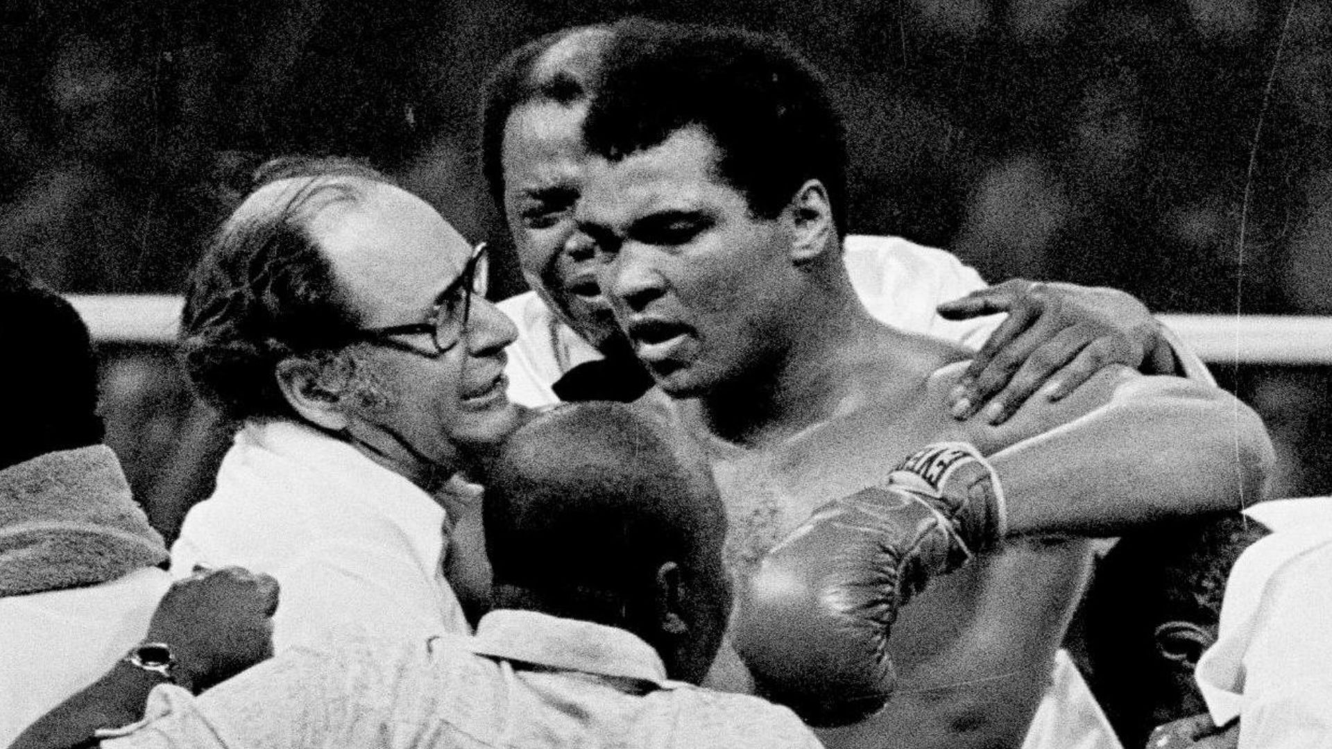 File:1975 MUHAMMAD ALI v JOE FRAZIER III THRILLA IN MANILA AP photo.jpg