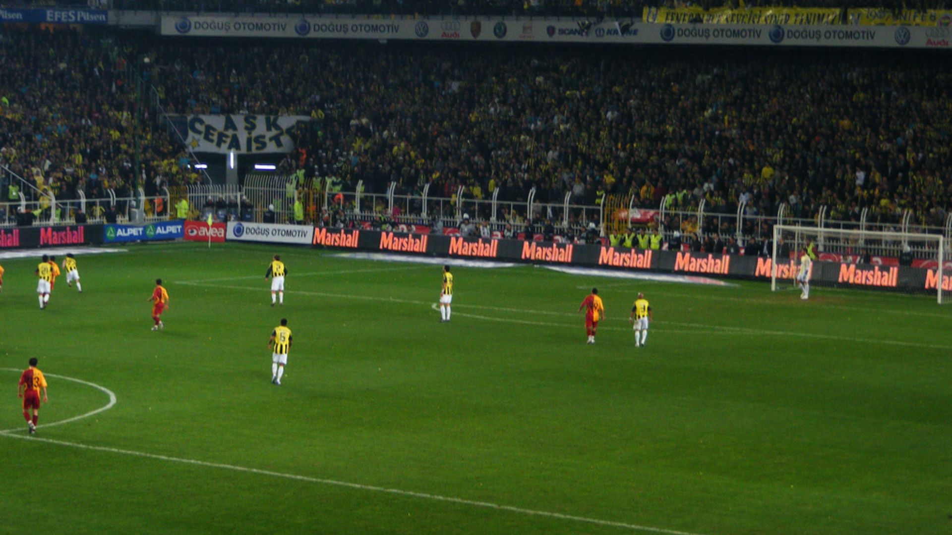 File:Fenerbahçe - Galatasaray.jpg