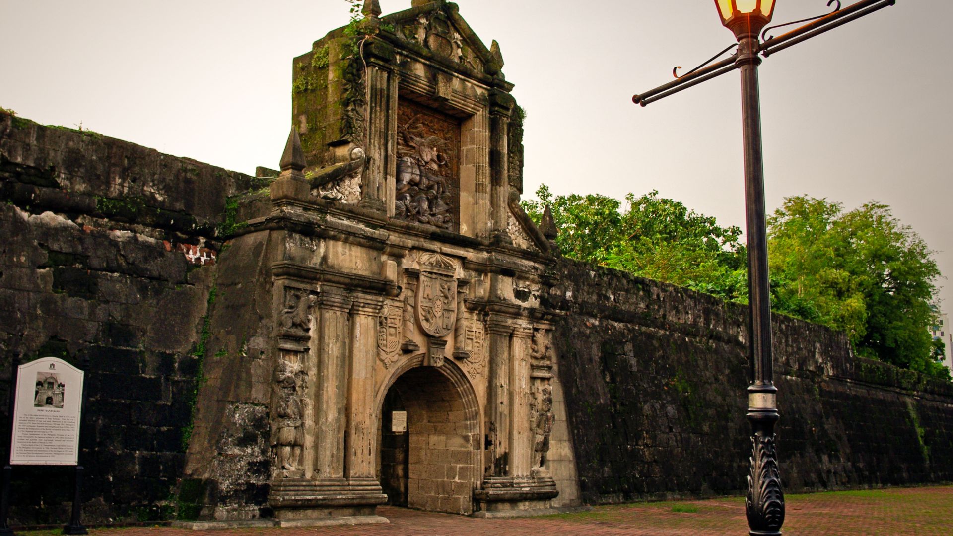 File:Fort santiago 3,itramuros.jpg