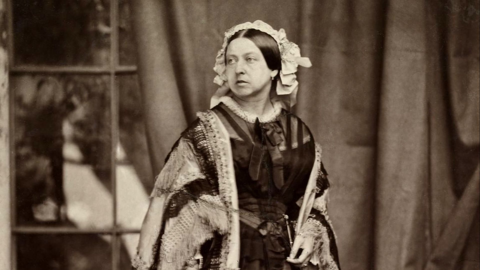 File:Queen Victoria by JJE Mayall, 1860.png