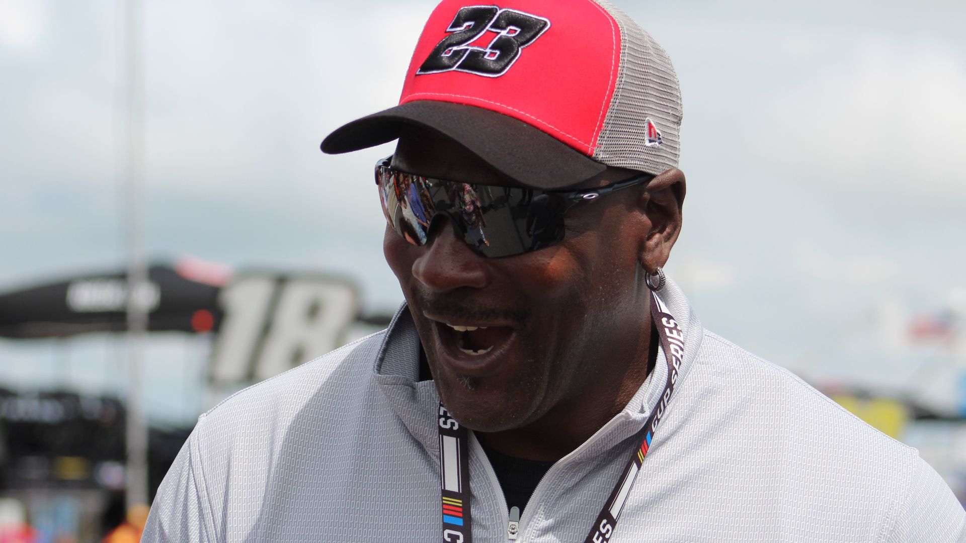 File:Michael jordan (51278165340).jpg