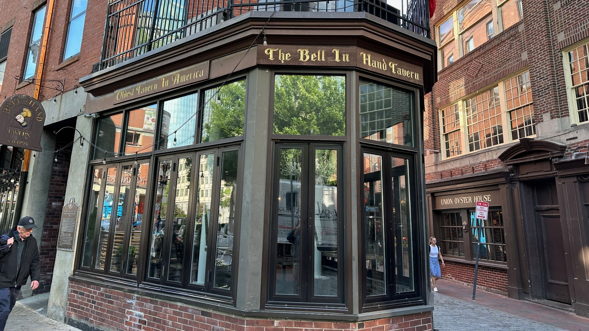 File:Bell in Hand Tavern 2023.jpg