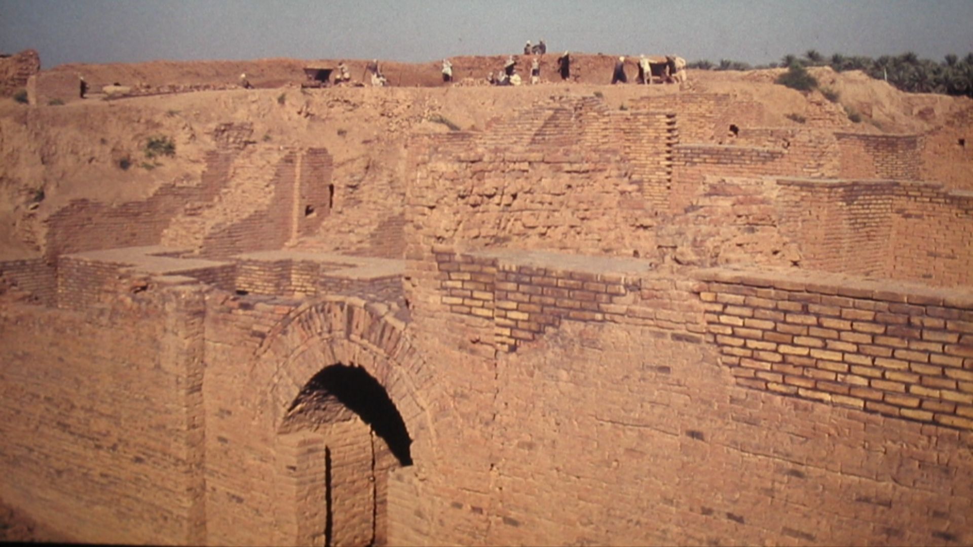 File:Babylon ausgrabungen.jpg