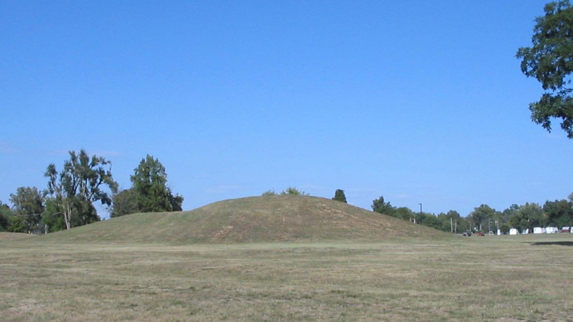 File:Mound at Cahokia Mounds State Historic Site.jpg