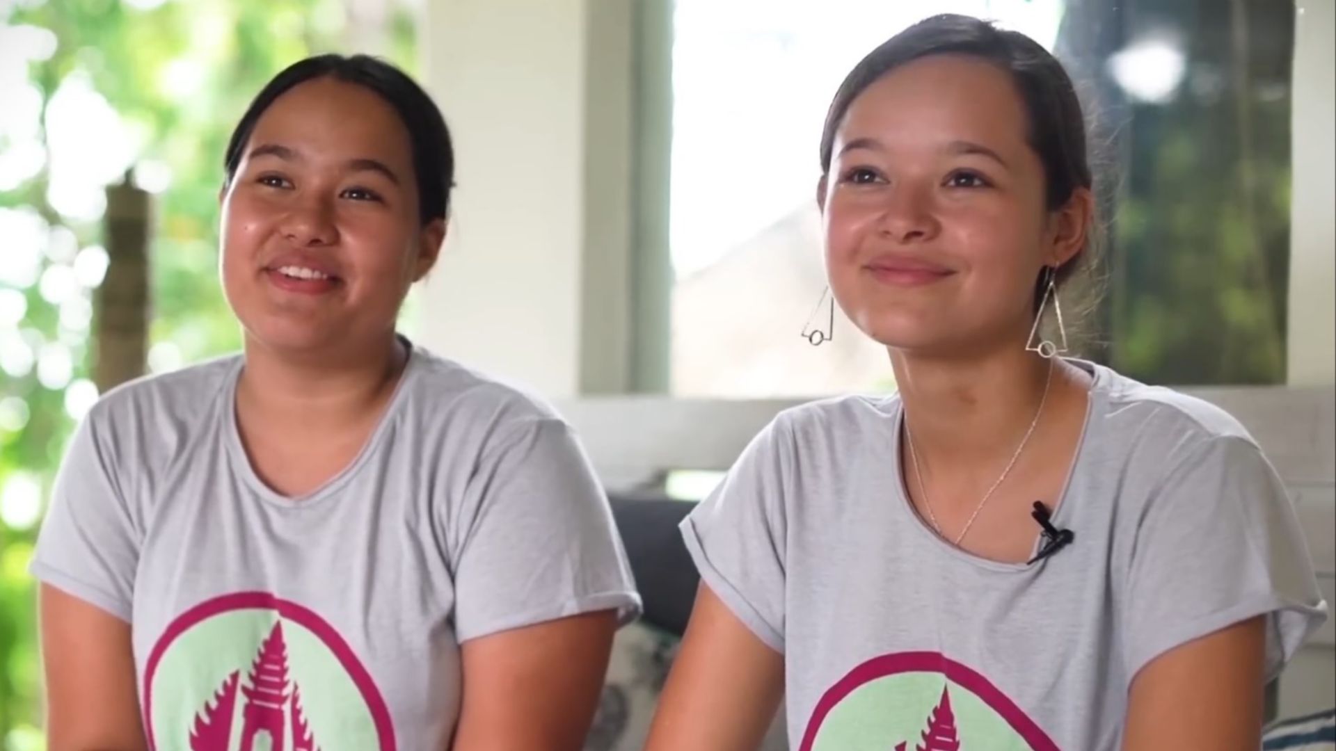 File:Isabel and Melati Wijsen on UPROXX.jpg