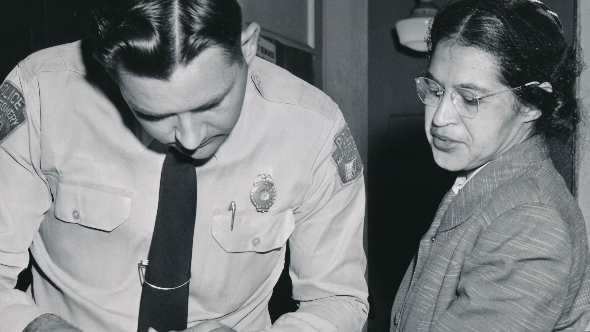 File:Rosa Parks being fingerprinted by Deputy Sheriff D.H. Lackey after being arrested on February 22, 1956, during the Montgomery bus boycott.jpg